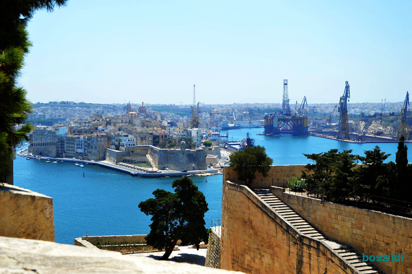 DSC 804 Valletta, Felső Barakka kertbő1