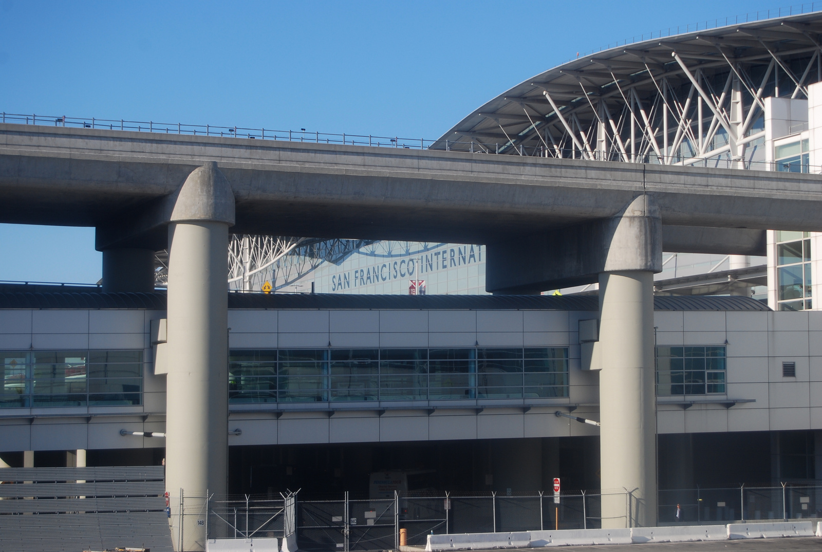 US12 1001 020 San Francisco Int'l Airport, CA