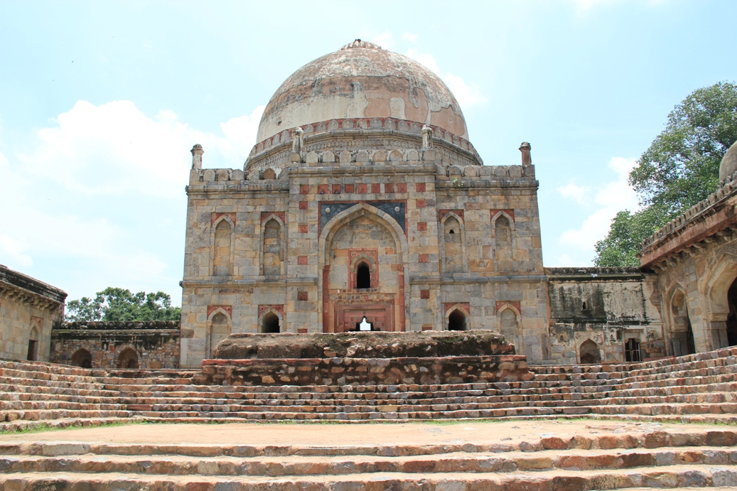 Bada Gumbad felé2