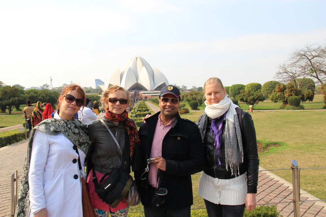 Lotus Temple4 Aniko en Aman Borcsi