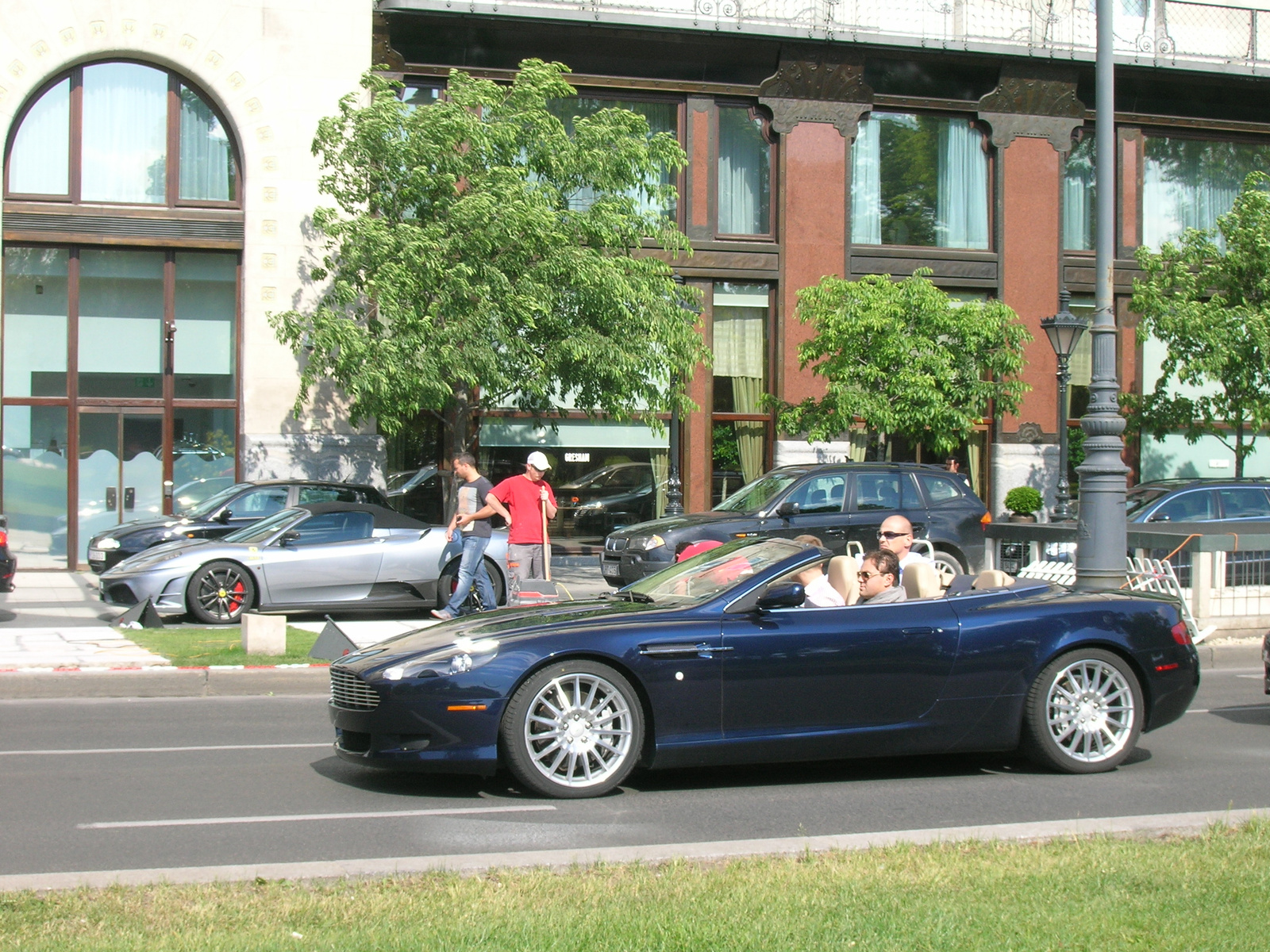 Ferrari Scuderia Spider 16M + Aston Martin DB9 Volante