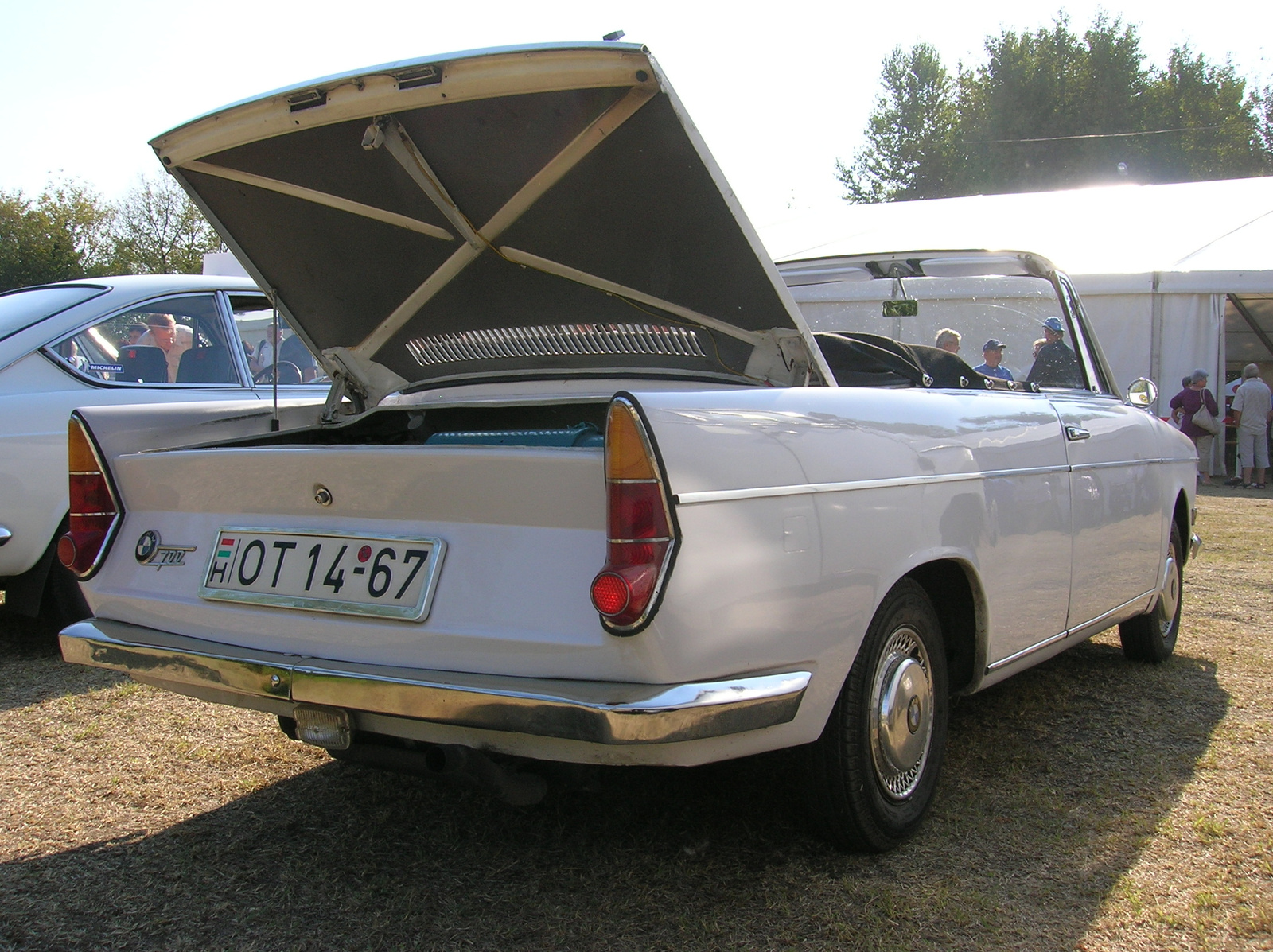 BMW 700