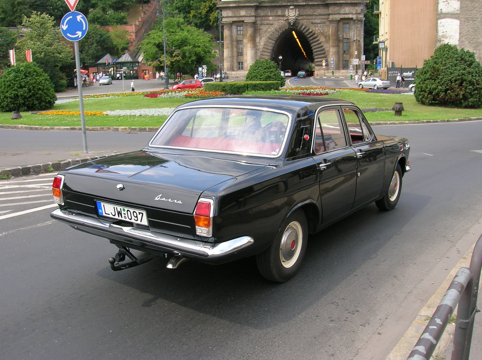 Volga GAZ-24