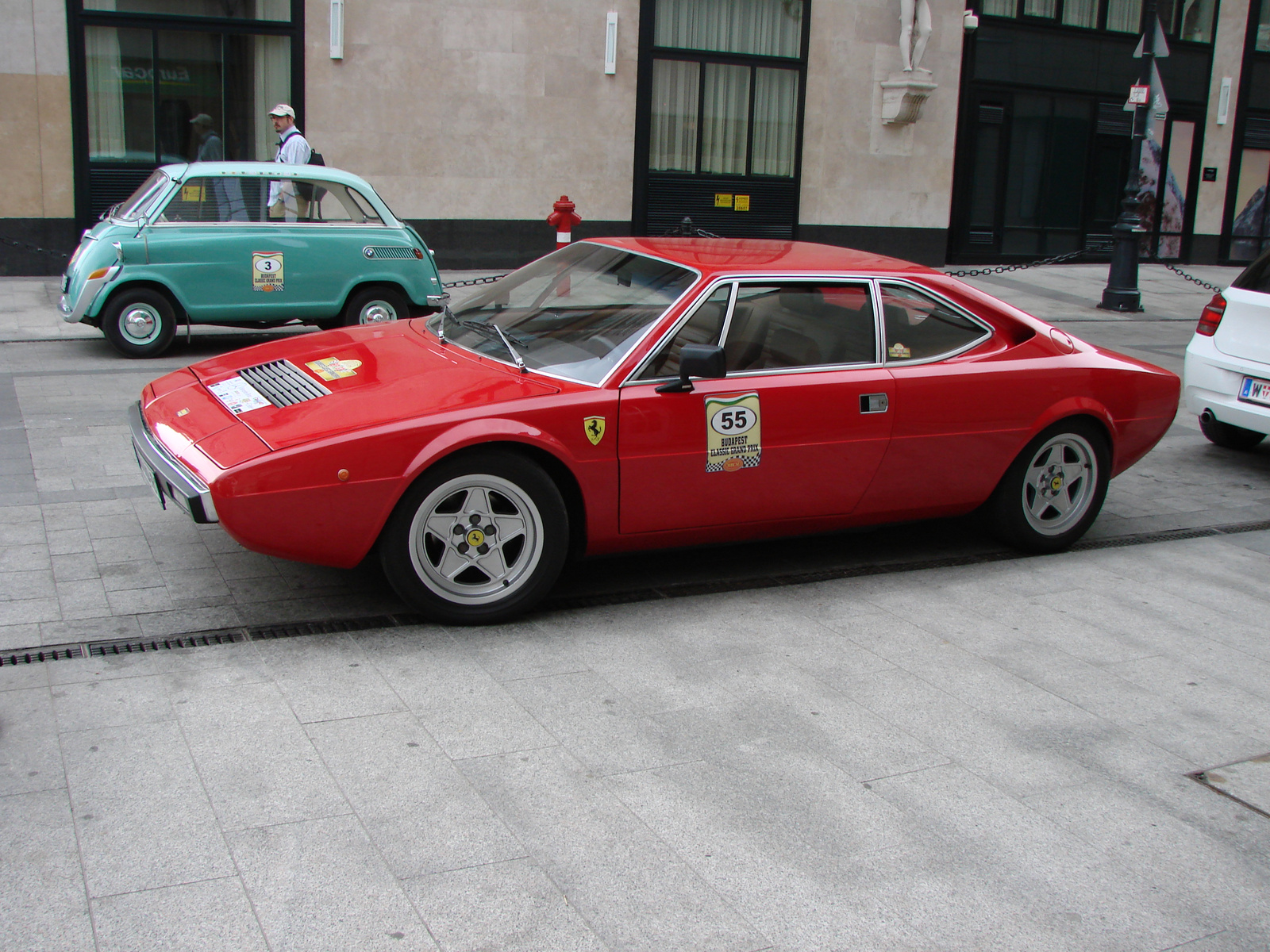 BMW 600 - Ferrari 308 GT4 Dino