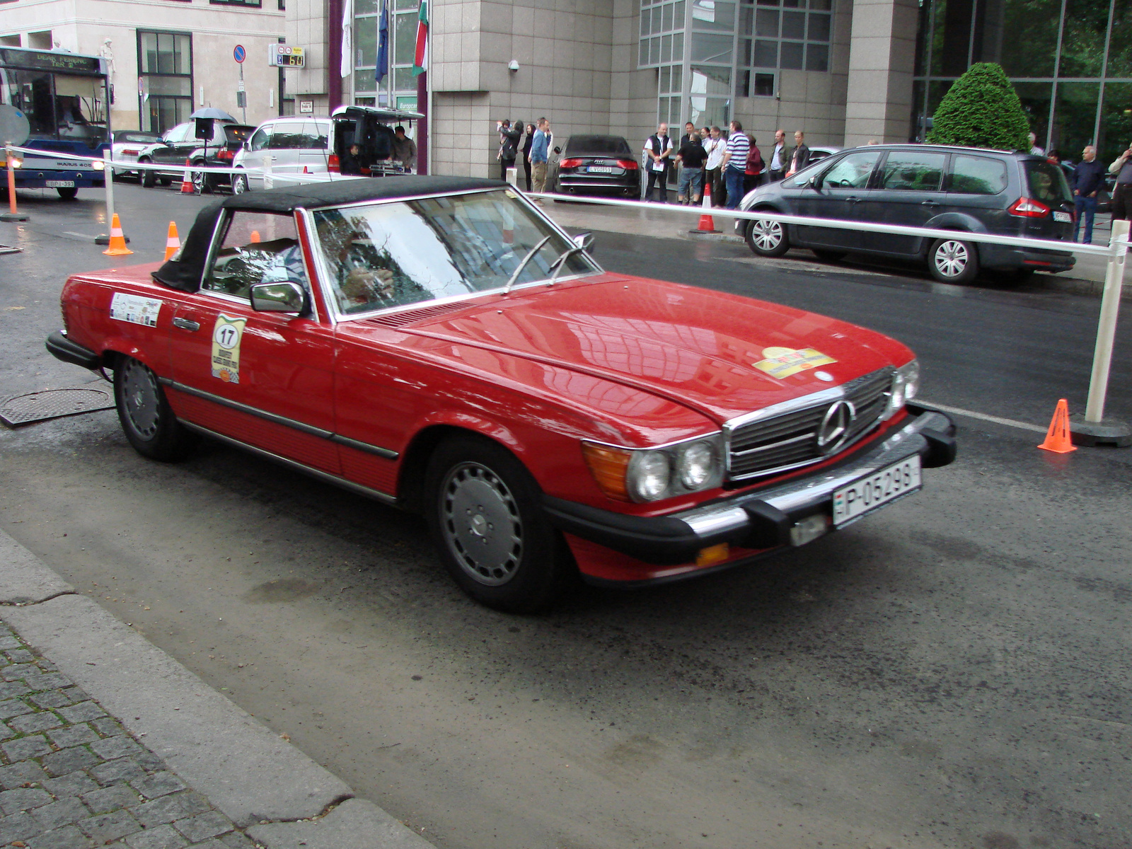 Mercedes-Benz 560 SL