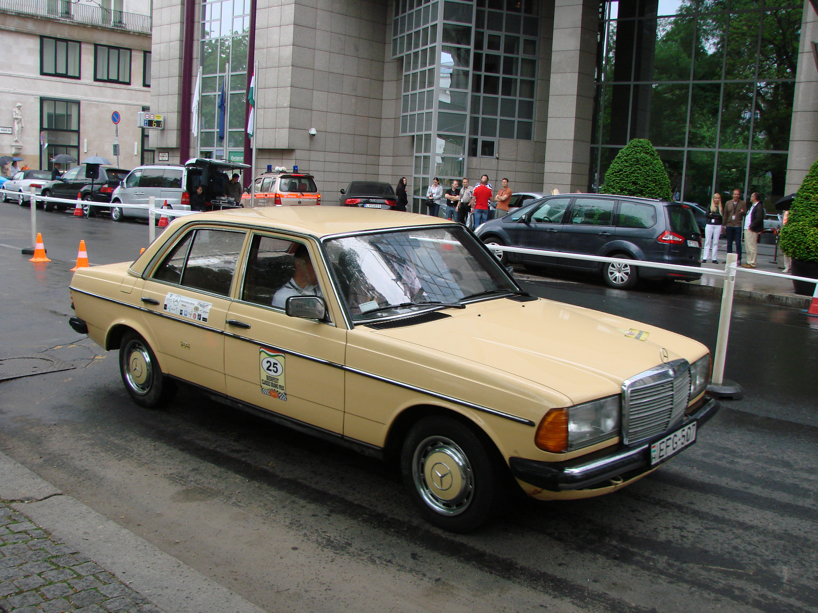 Mercedes-Benz 200