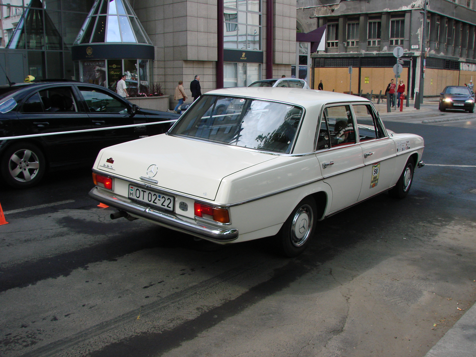 Mercedes-Benz 220