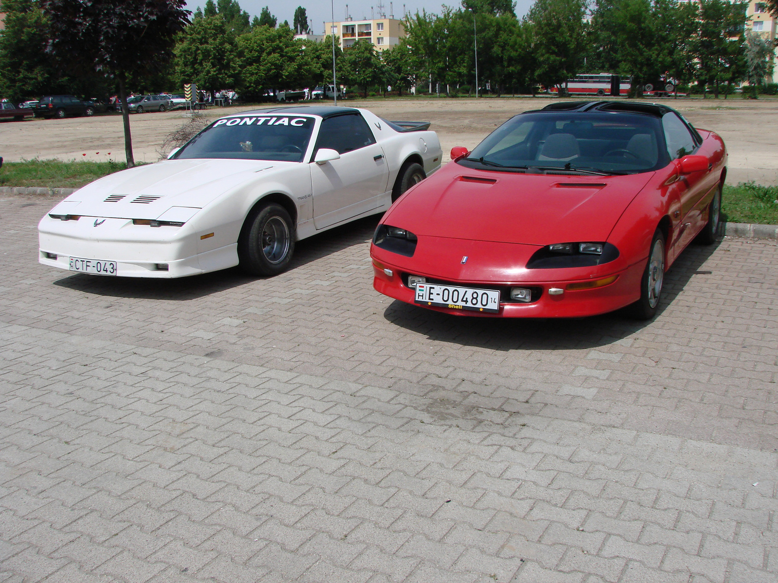 Pontiac Firebird - Chevrolet Camaro