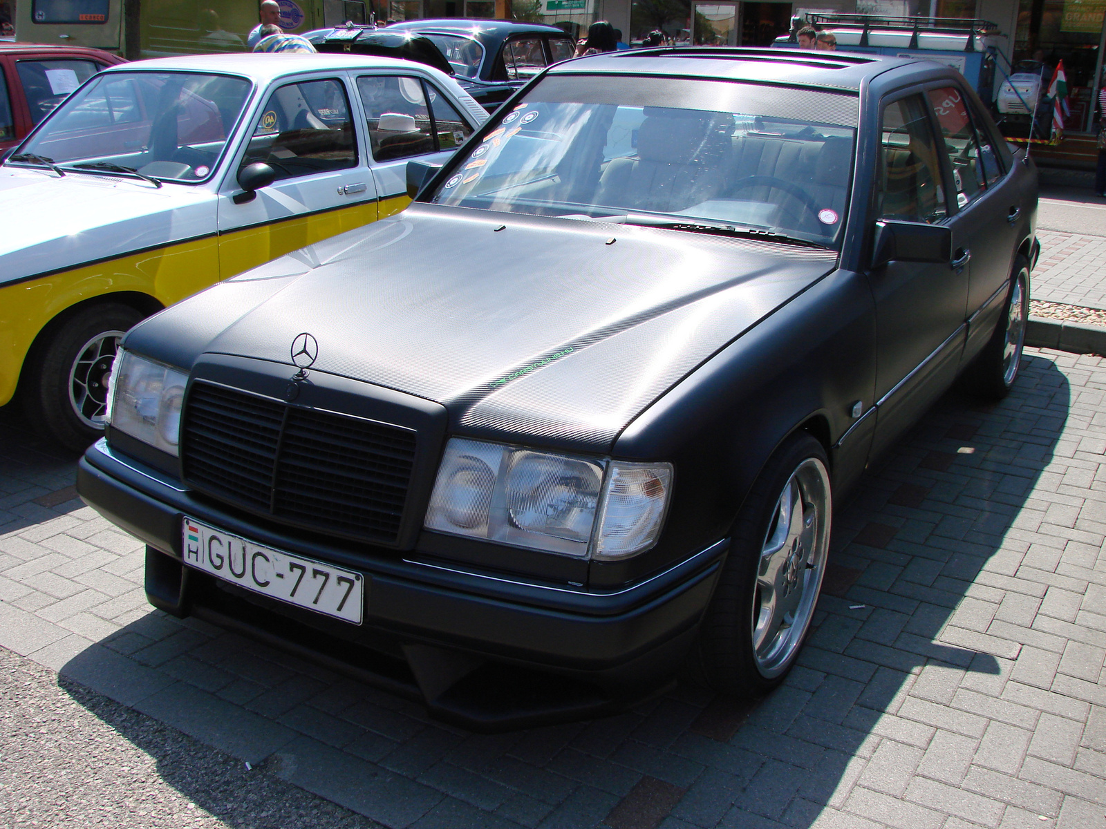Mercedes-Benz 200E