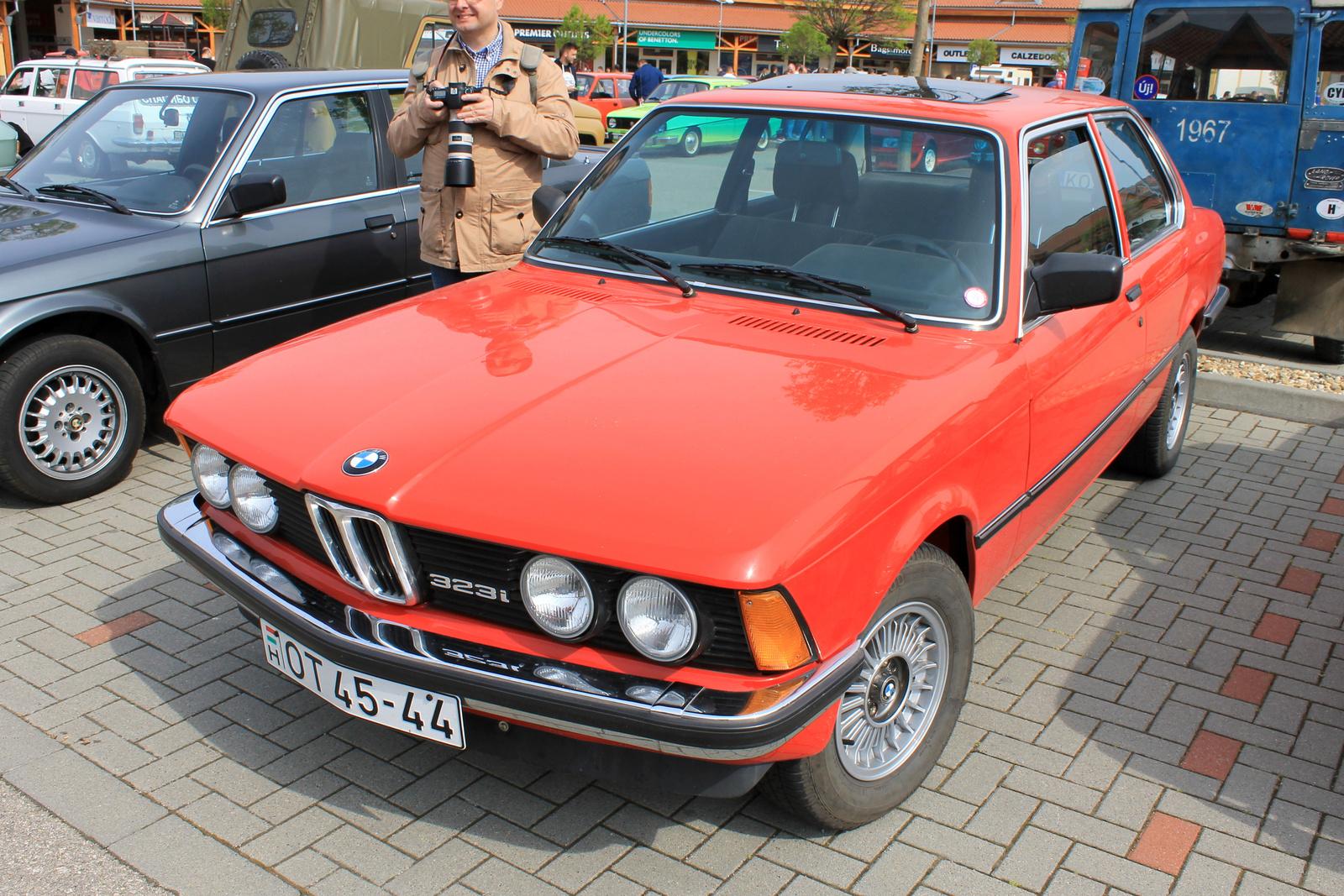 BMW 323i