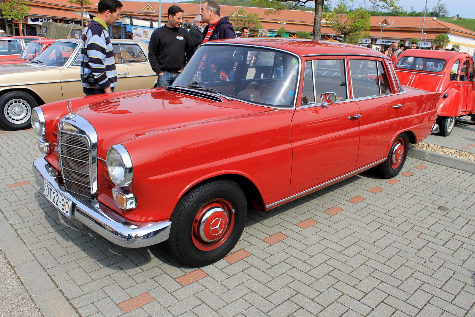 Mercedes-Benz 200