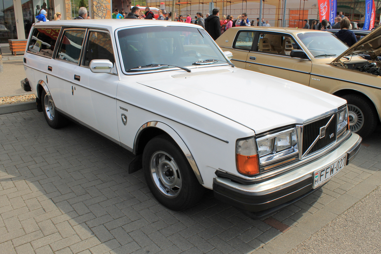 Volvo 245