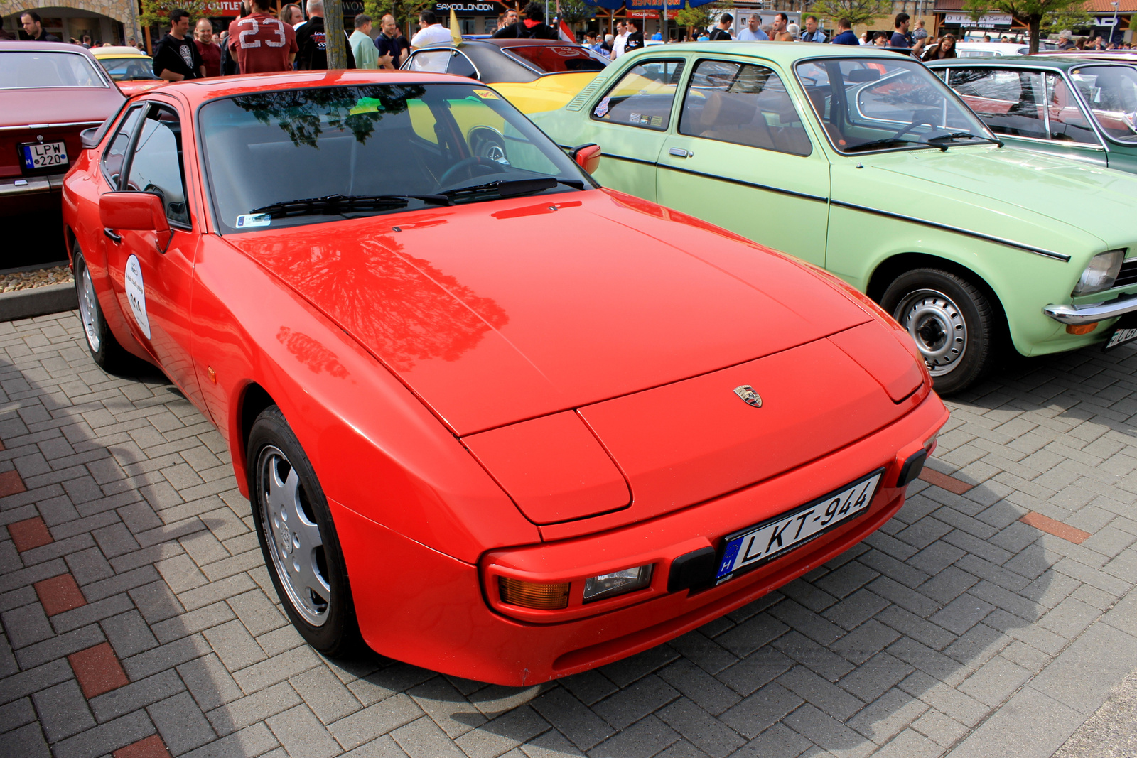 Porsche 944