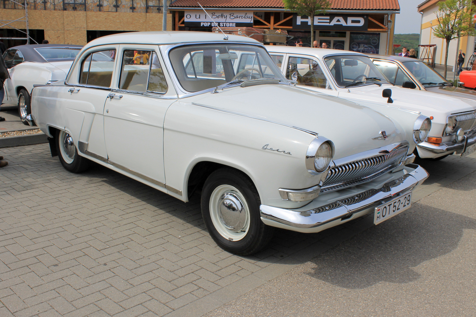 GAZ Volga M21