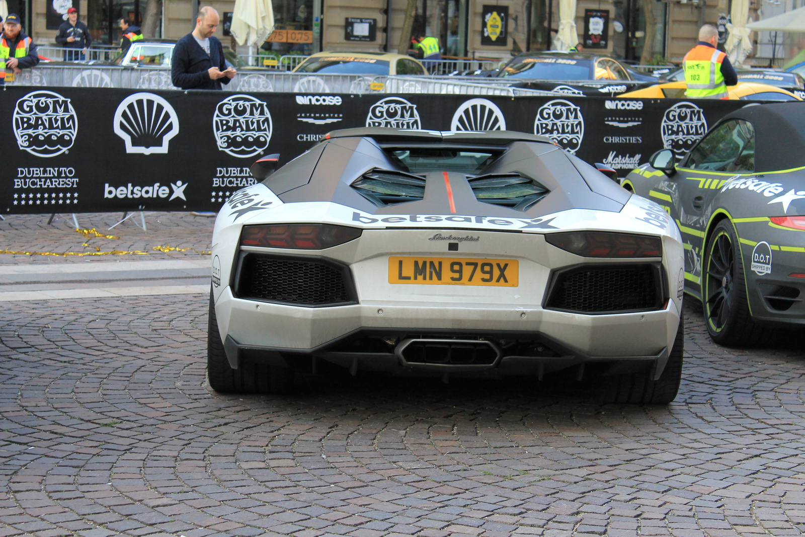 Lamborghini Avetandor LP 700-4 Roadster Pirelli Edition