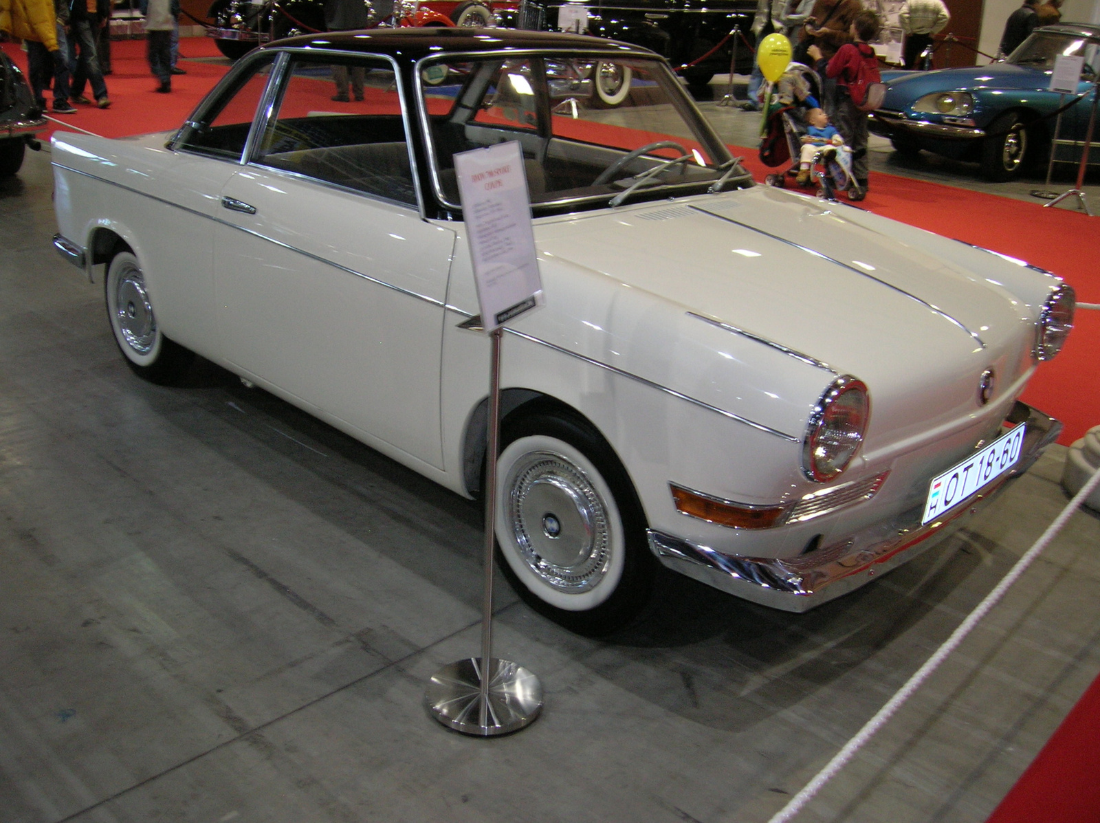 BMW 700