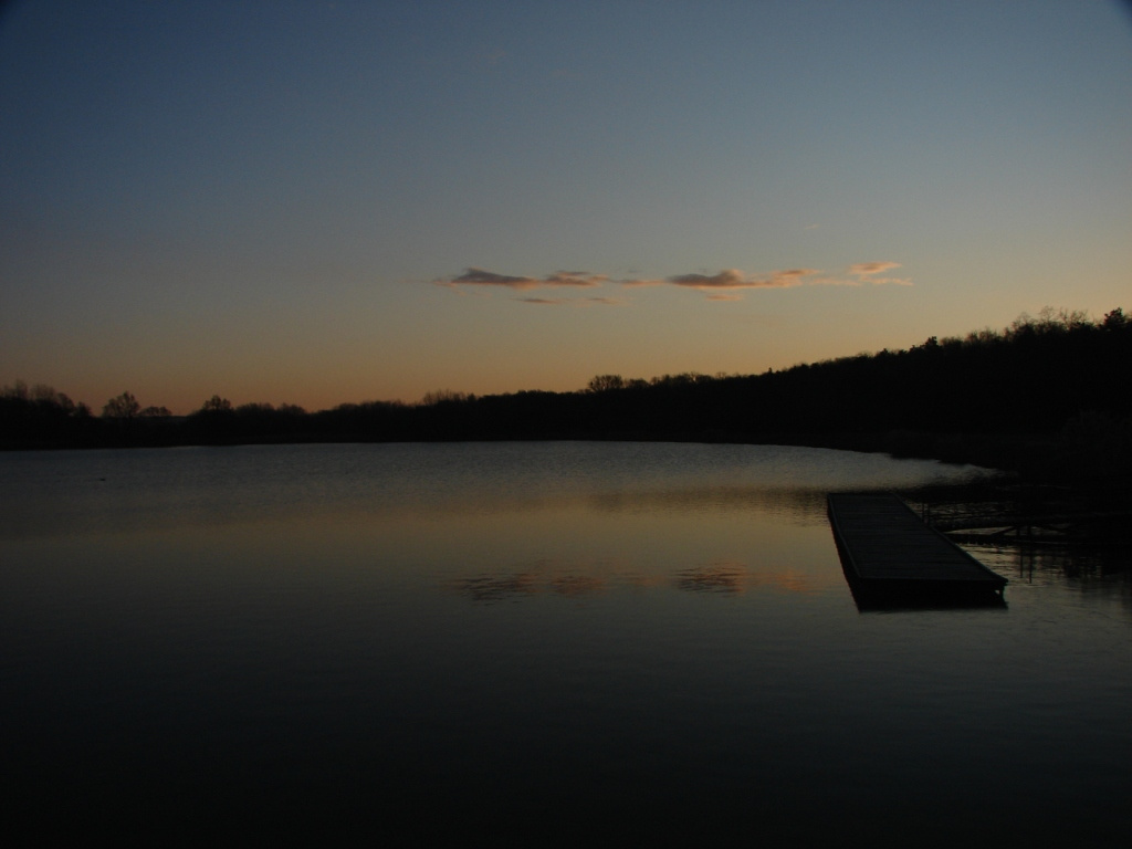 Reggel a tó magányban