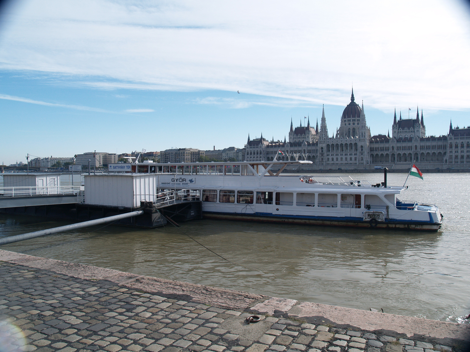 Budapest - Parlament - Hajókikötő