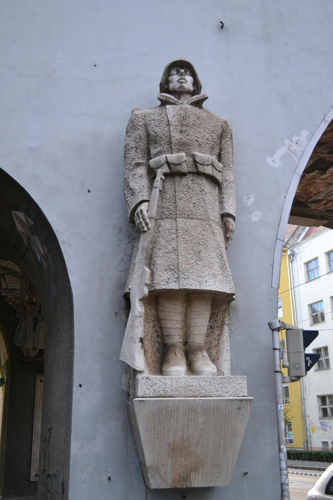 Szeged - hősök kapuja védő szobor