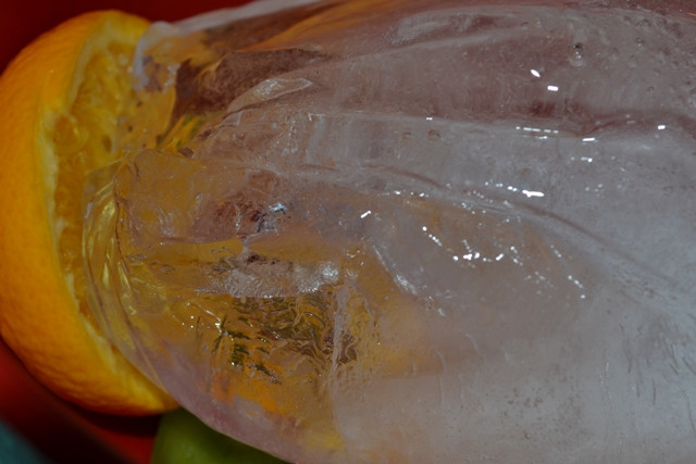 a narancskarika és a jégtömb találkozása:) limonádé készítés köz