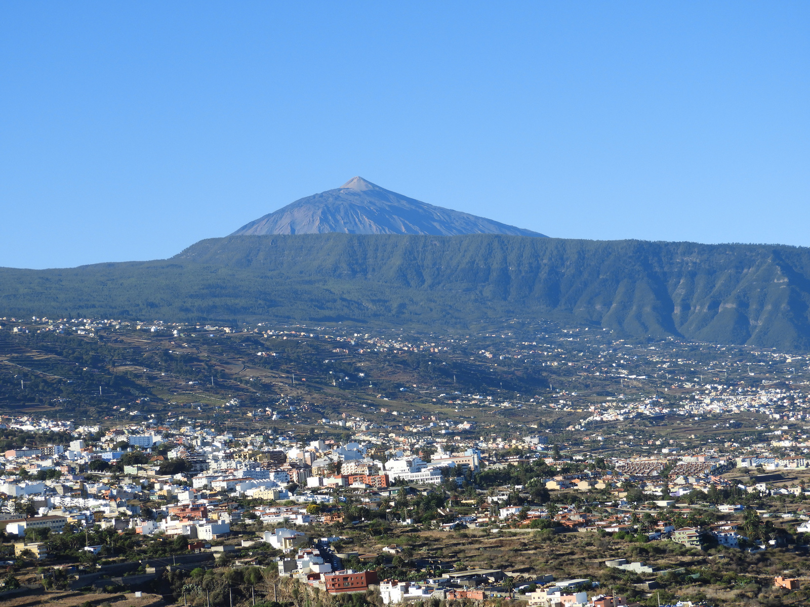Tenerife, háttérben a Teide