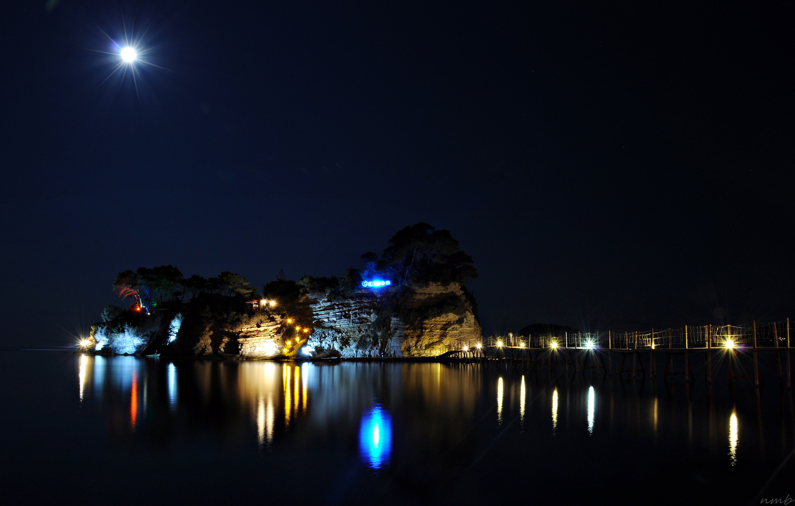 Cameo Island at night
