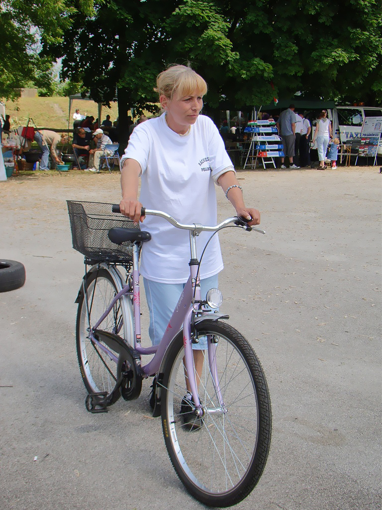 Éva, a biciklizsonglör