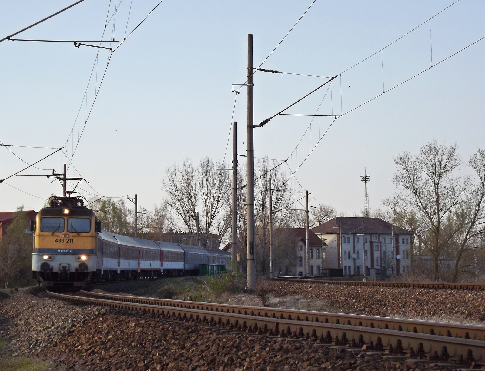 433 211 / V43 3211 /