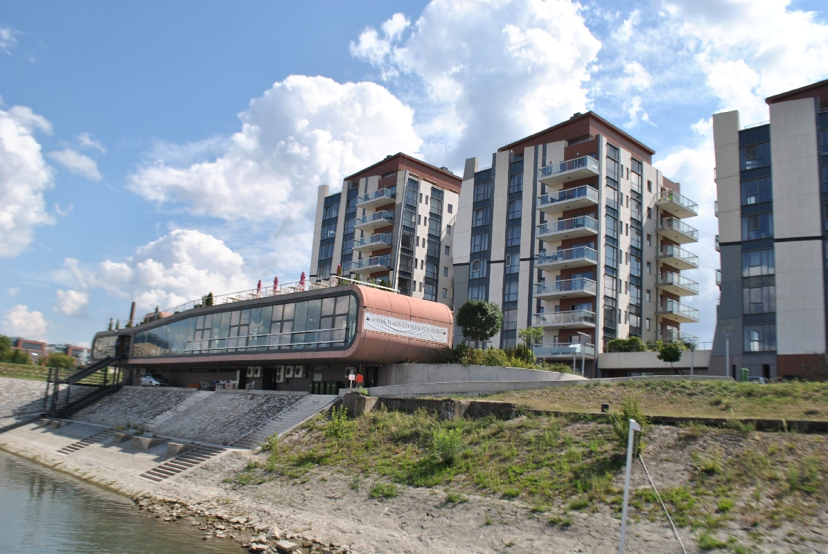 Marina port lakópark