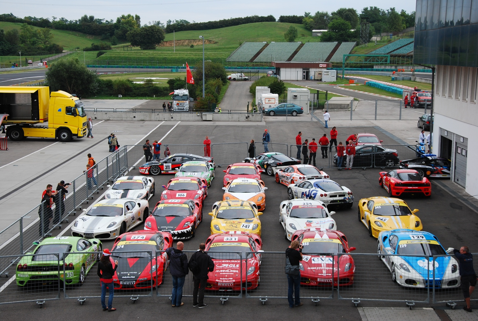 Ferrari Challenge parkoló