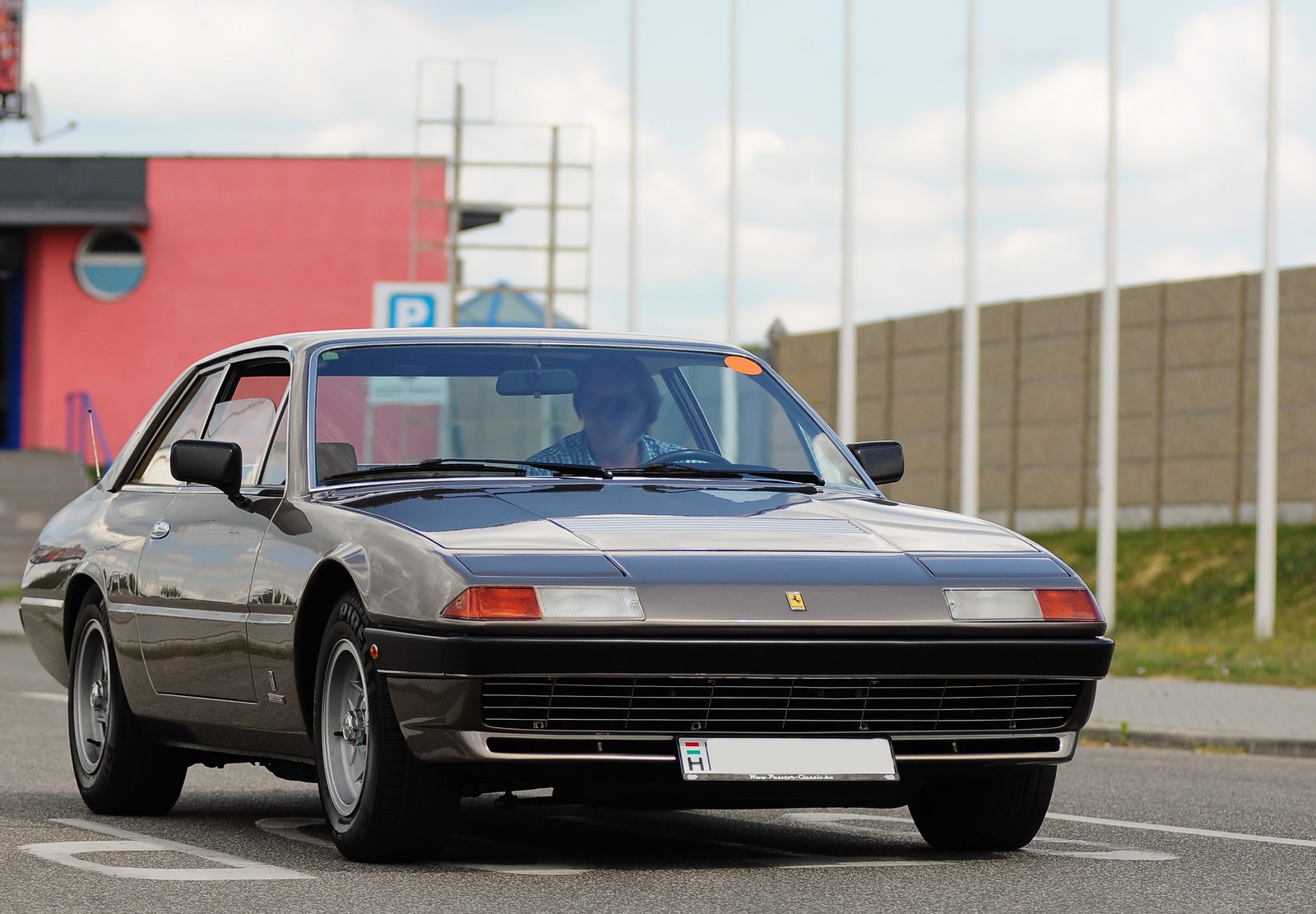 Ferrari 365 GT 2+2