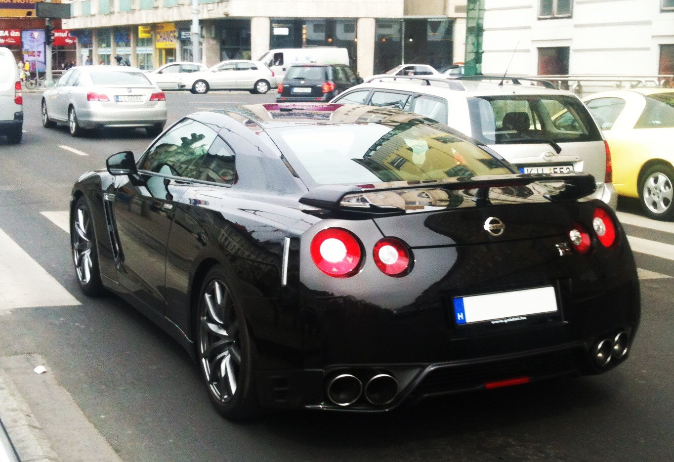 Nissan GT-R