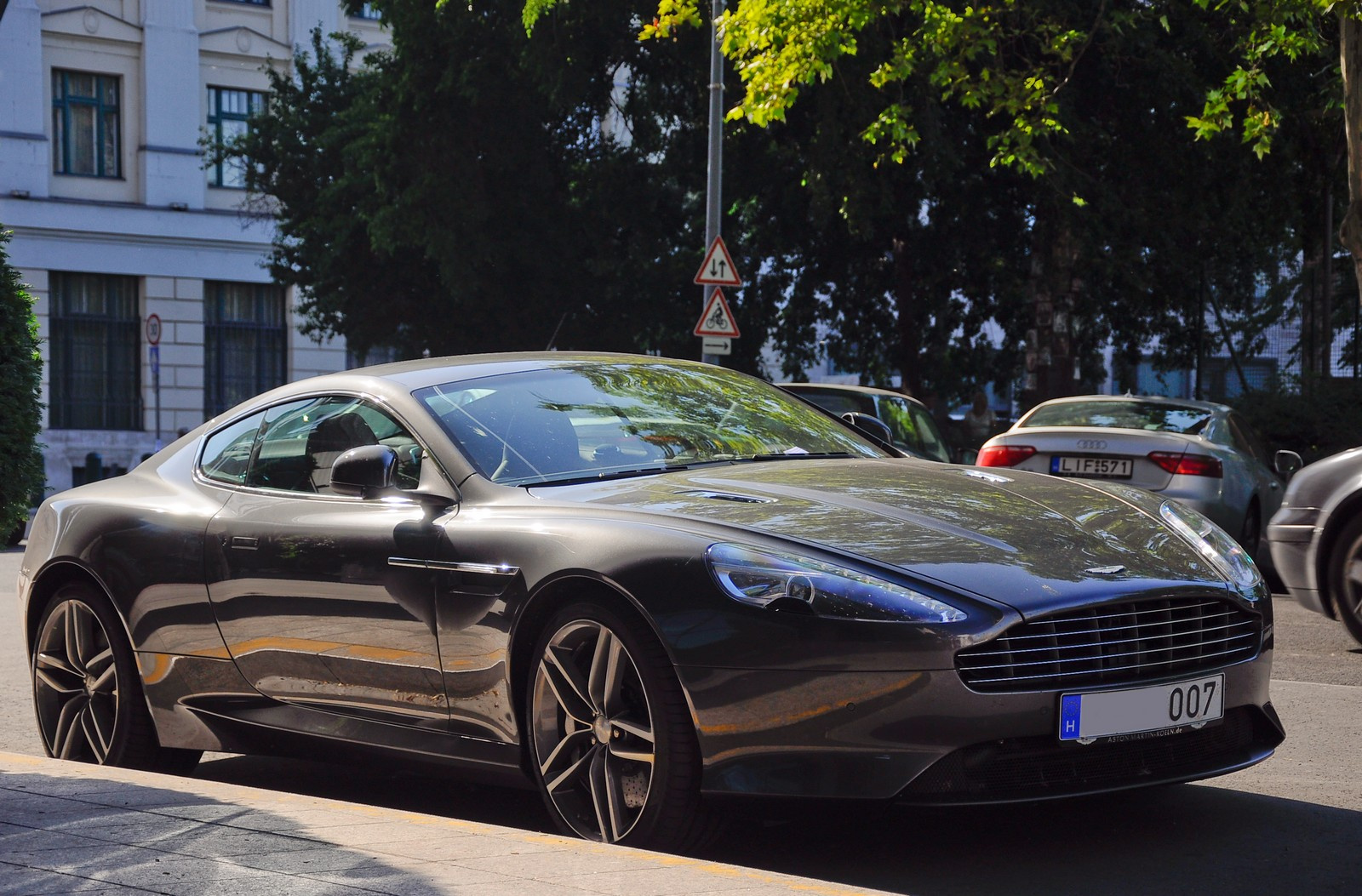 Aston Martin Virage