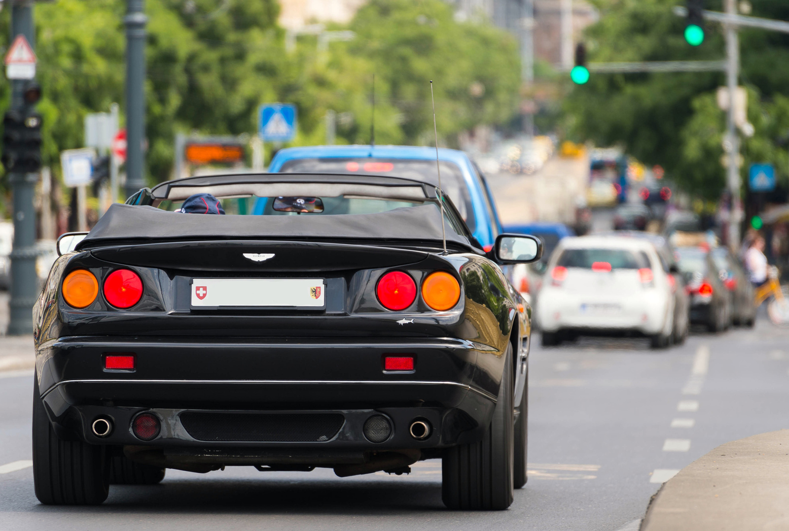 Aston Martin V8 Volante