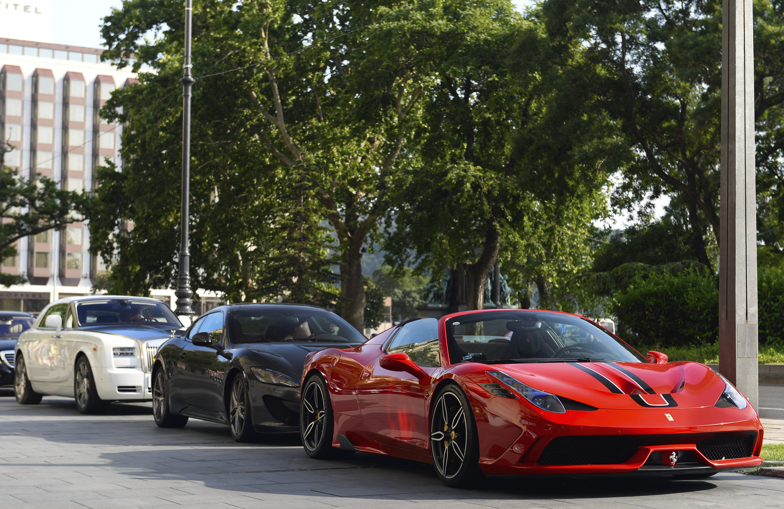 Ferrari - Maserati - Rolls Royce