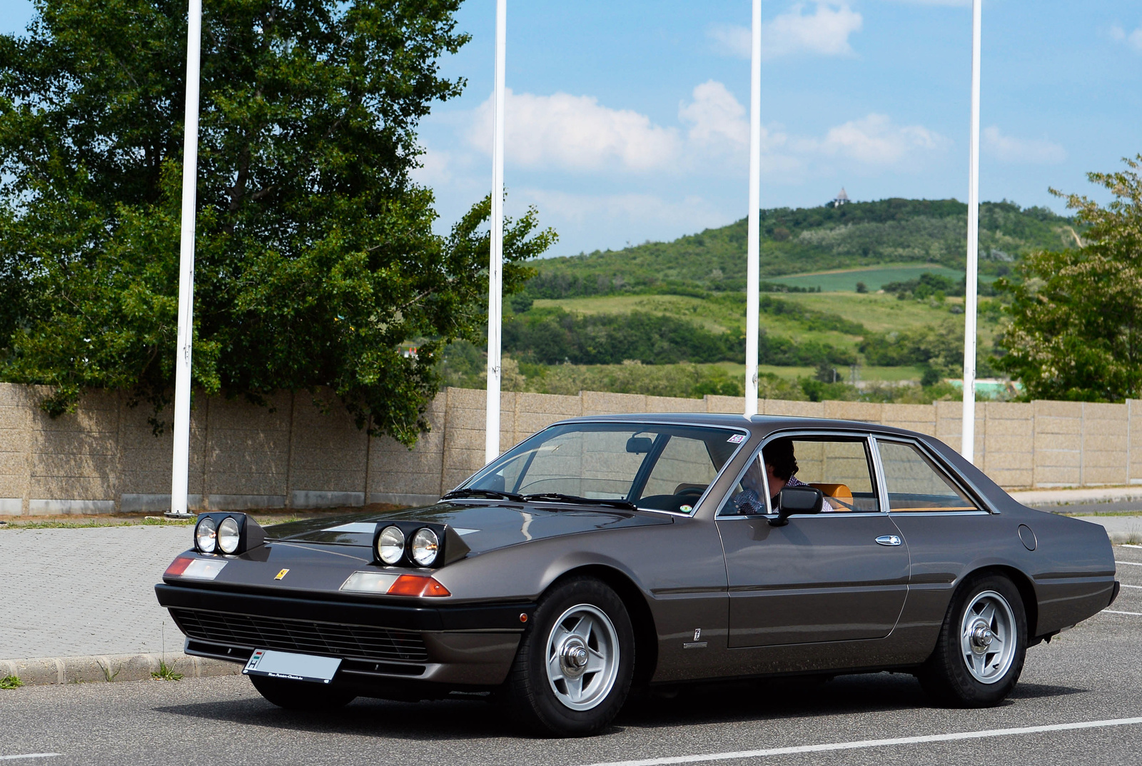 Ferrari 365 GT 2+2