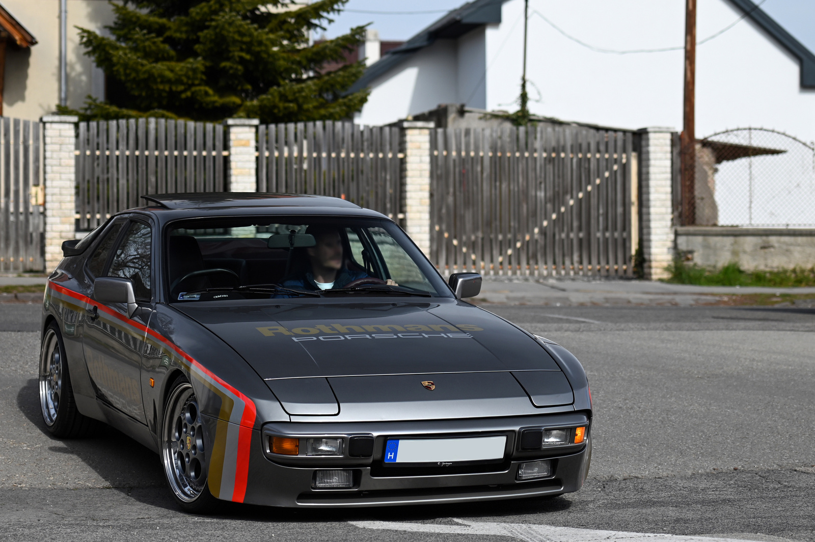 Porsche 944