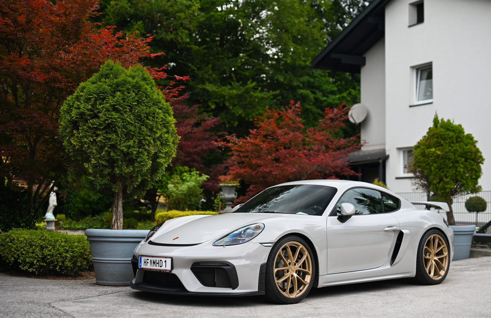 Porsche Cayman GT4