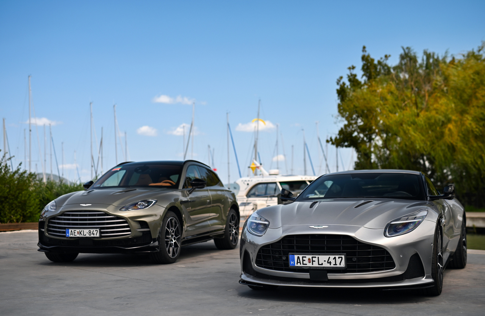 Aston Martin DB12 - Aston Martin DBX 707