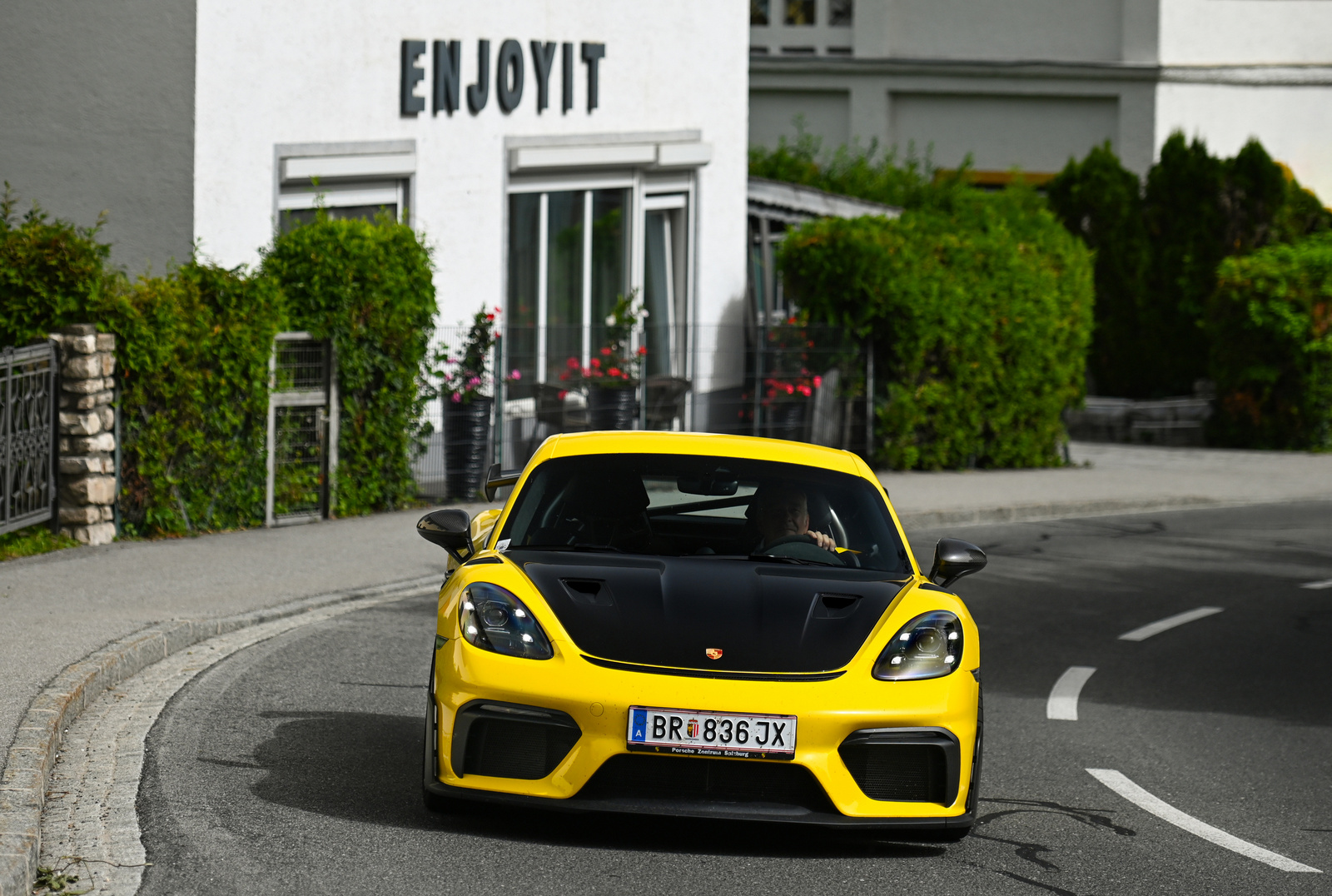 Porsche Cayman GT4 RS