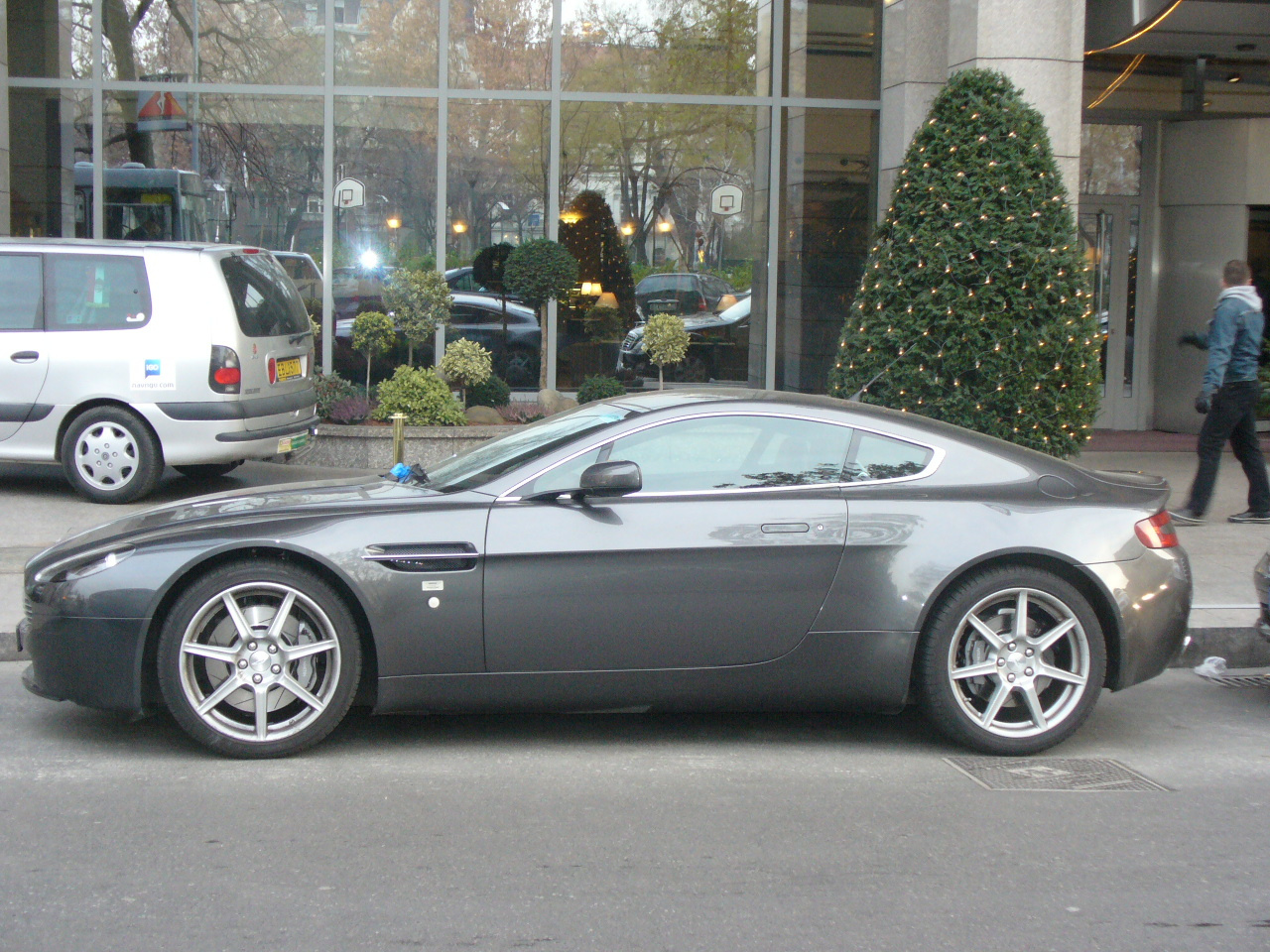 Aston Martin V8 vantage