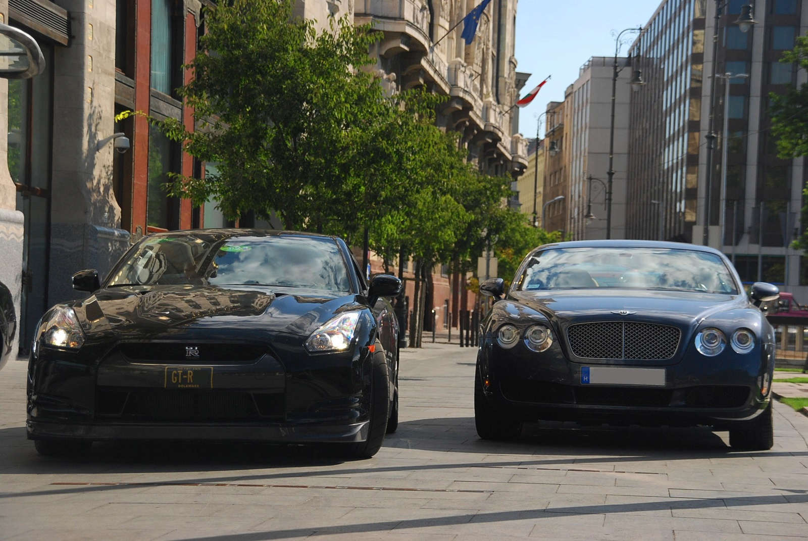 Nissan GT-R - Bentley Continental GT combo