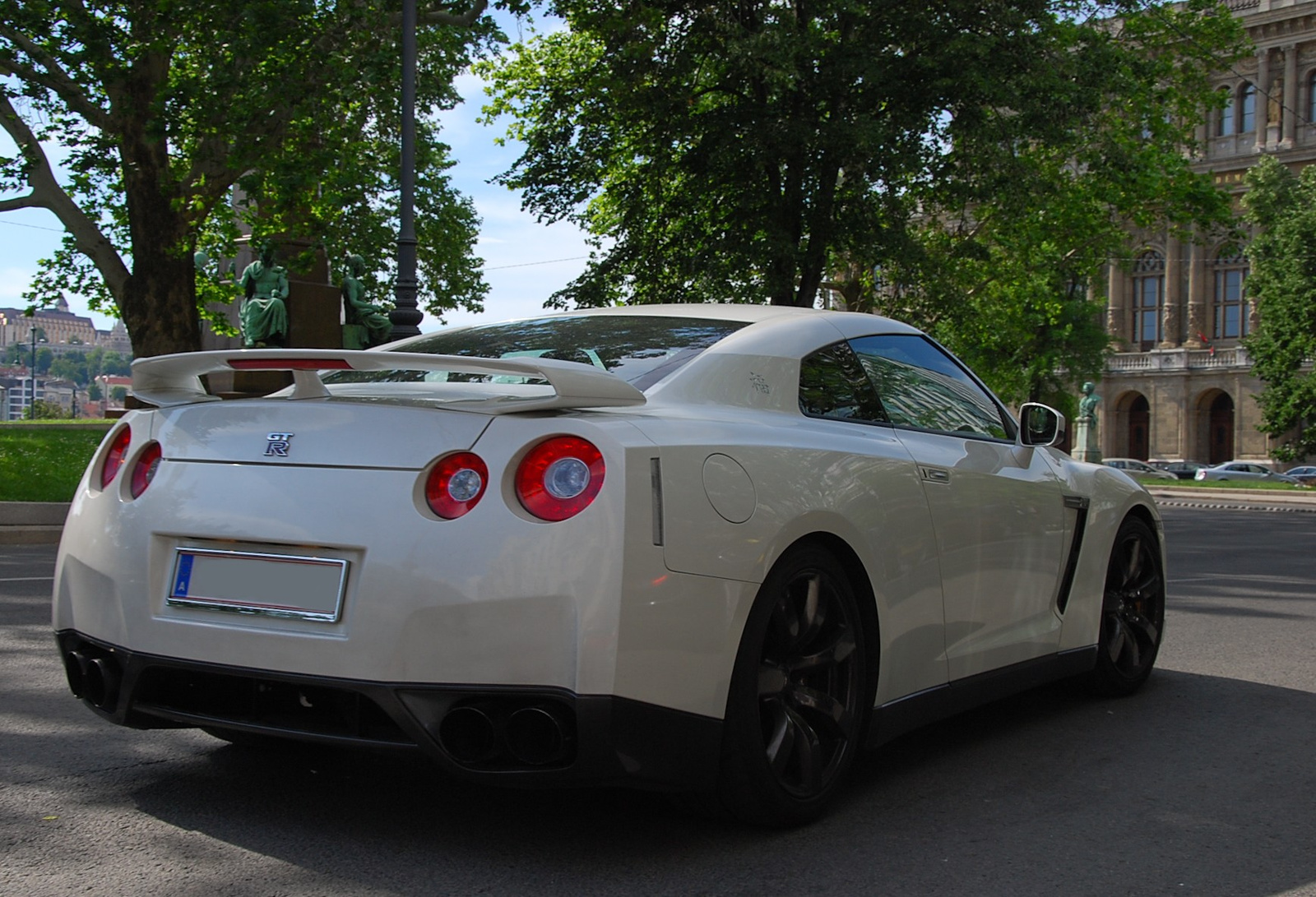 Nissan GT-R