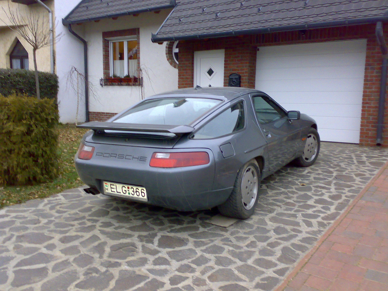 Porsche 928