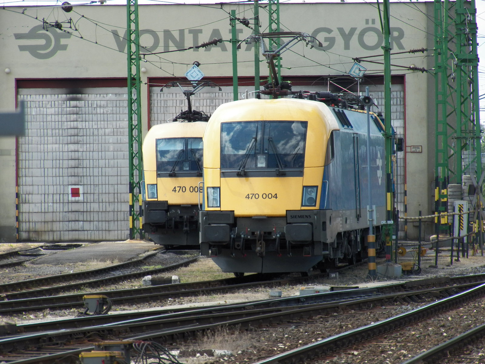 470 008 és 004