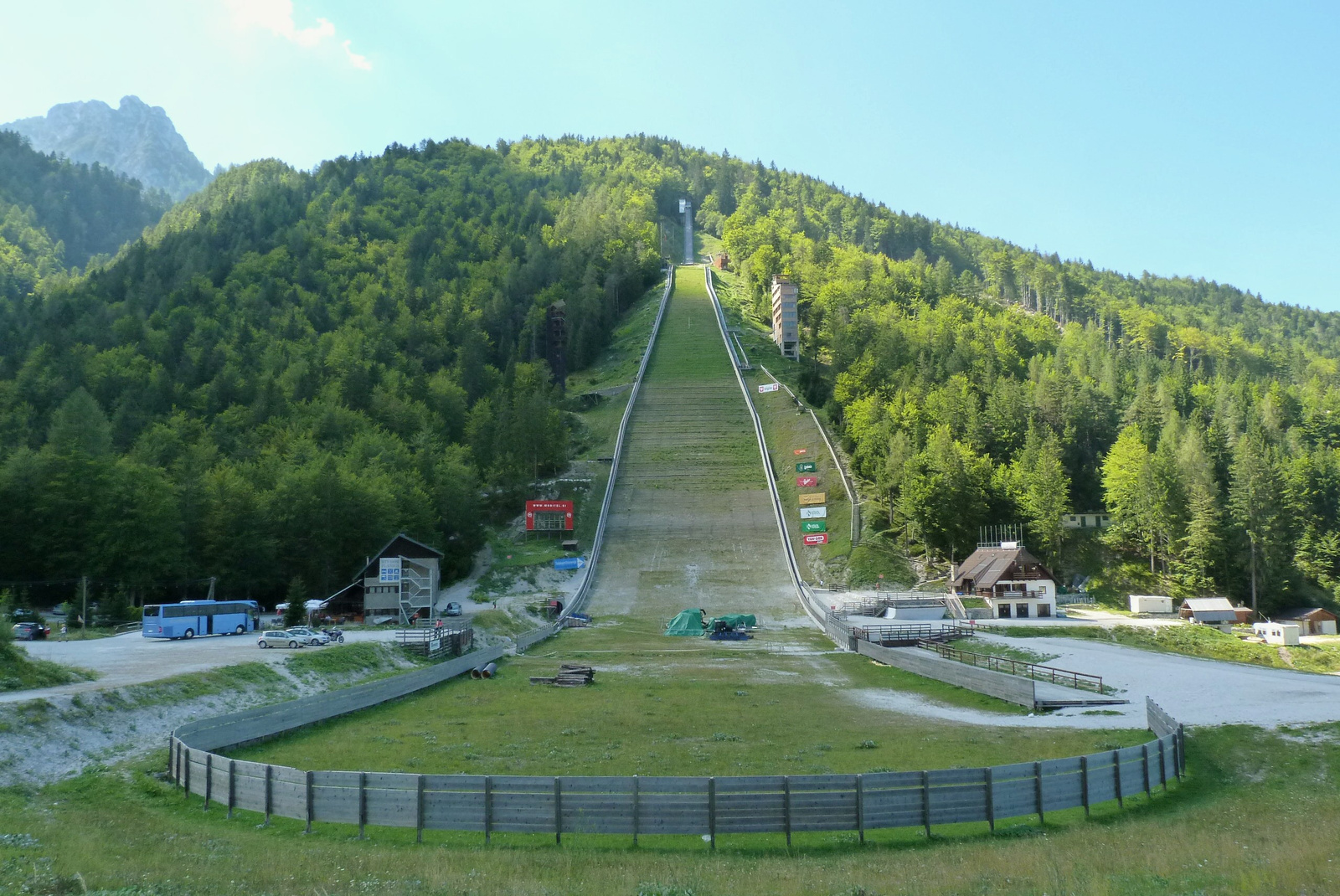 a planica-i sírepülősánc....nyáron