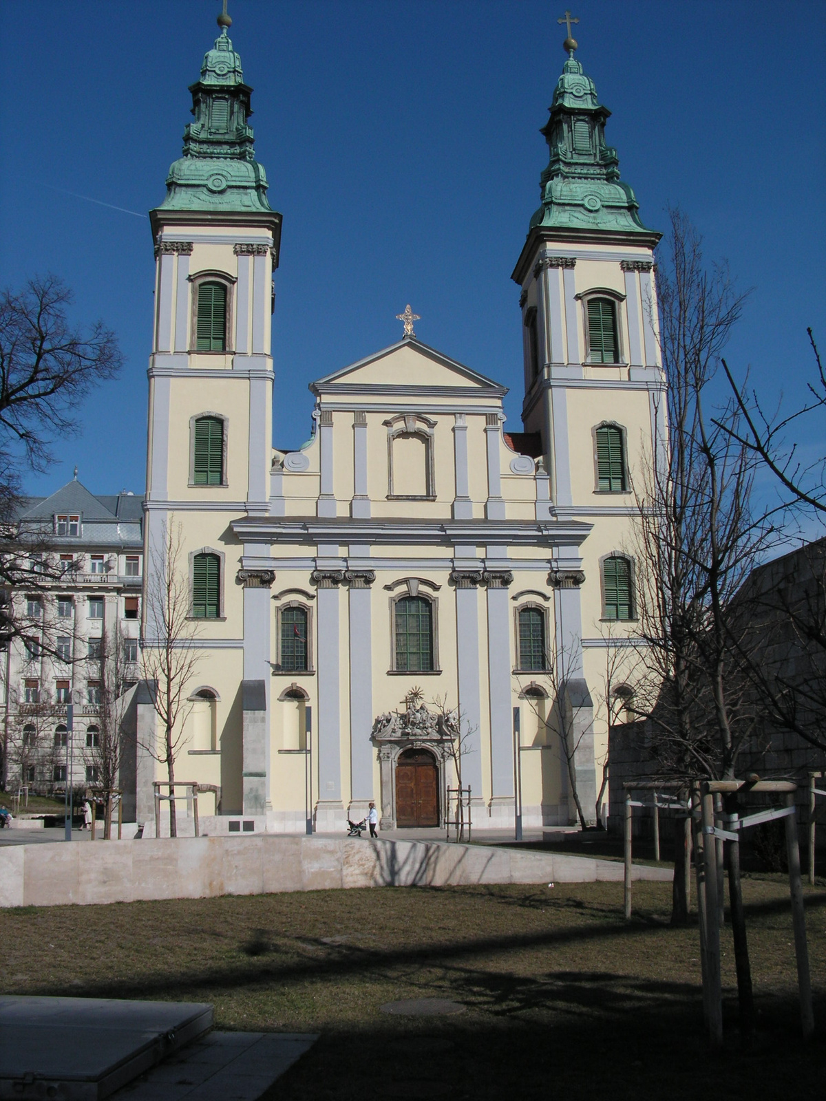 Budapest, a Március 15. tér, a Belvárosi templom, SzG3