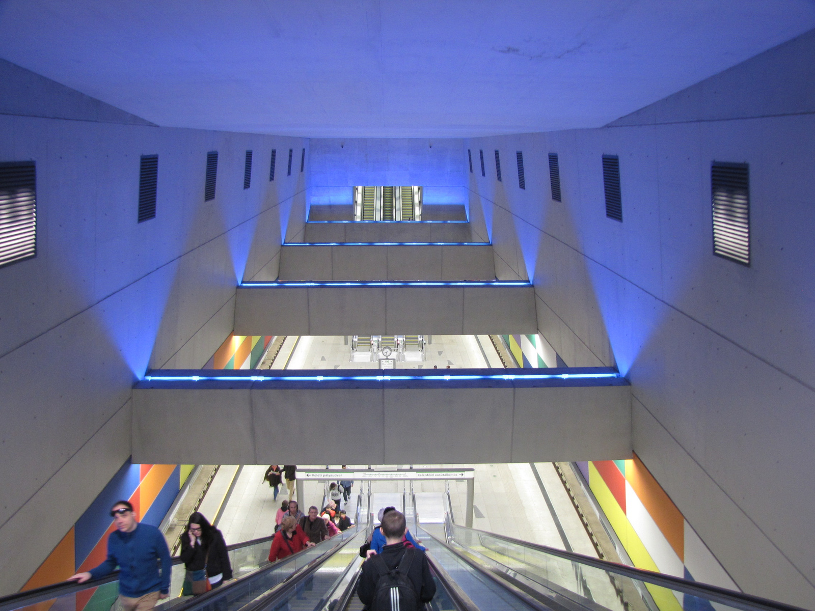 Budapest, a 4-es metró Móricz Zsigmond körtéri megállója, SzG3