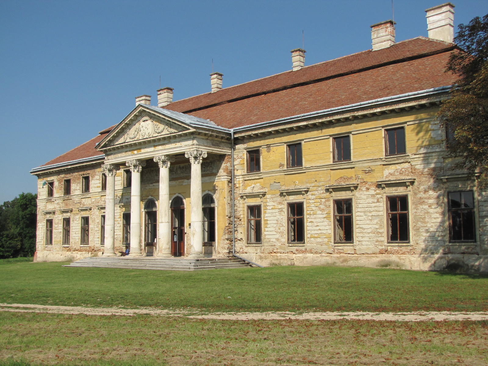 Magyarország, Lovasberény, a Cziráky kastély, SzG3