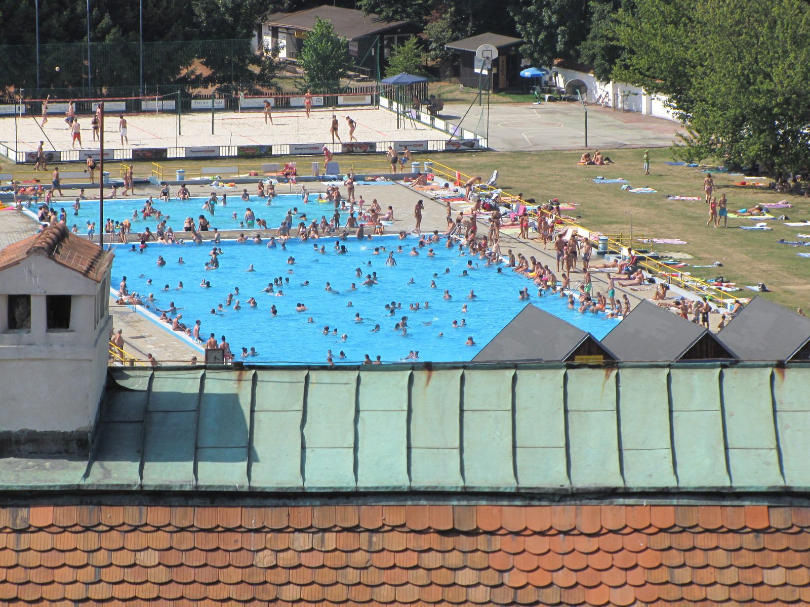 Kroměříž, Arcibiskupský zámek, kilátás a kastély felől, SzG3